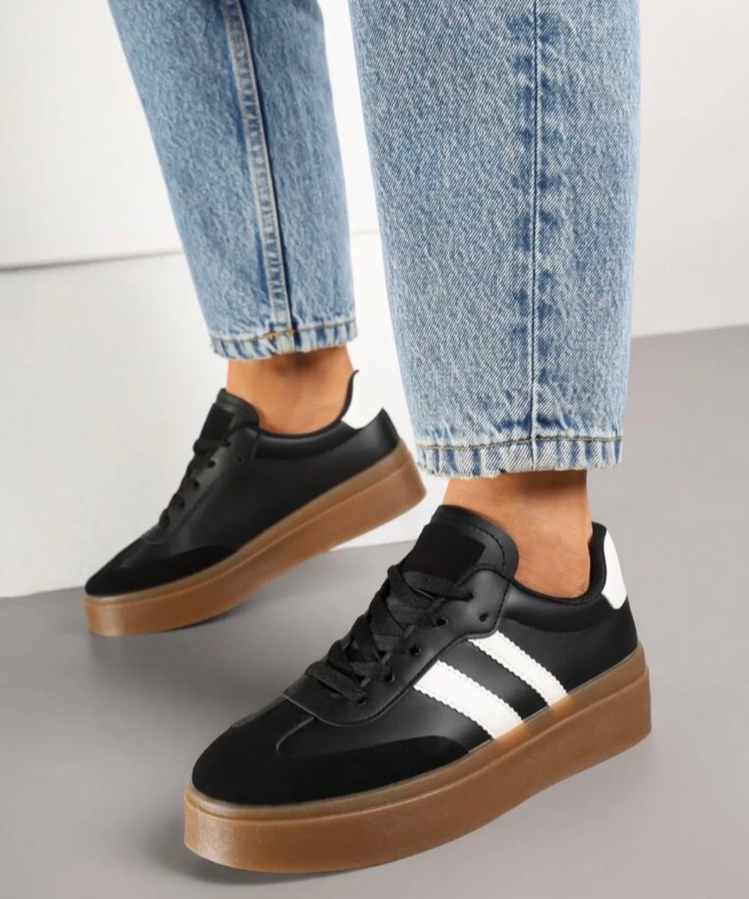 Deportivas Black suela de goma.